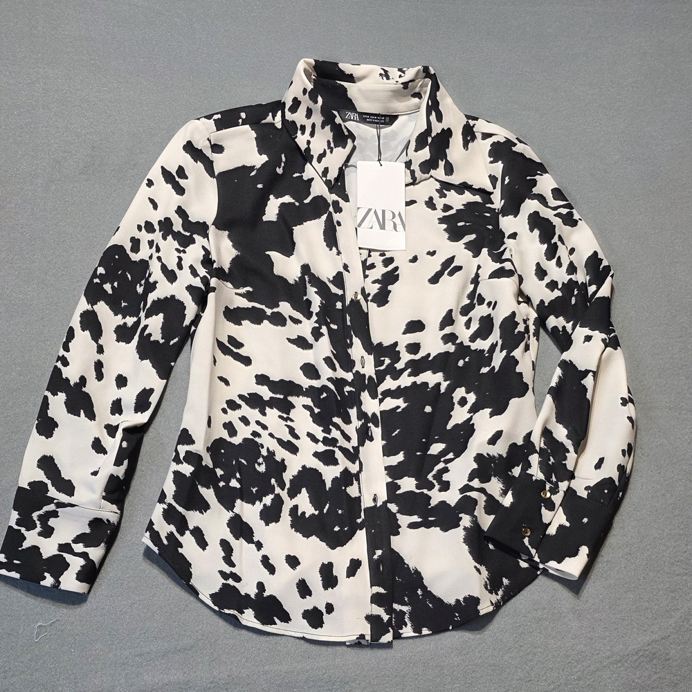 NWT Zara Cow Print Monochrome Button Down Shirt Size Medium PTP 19 - Picture 2 of 5